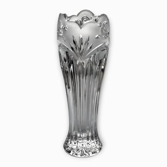 Oneida Southern Garden 7 Inch Crystal Flower Bud Vase - Picture 3 of 12